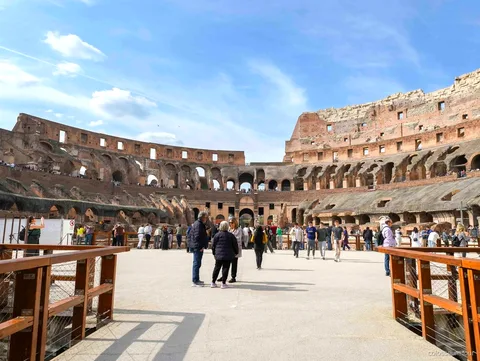 Guida autorizzata nel tour VIP in piccolo gruppo sull'arena del Colosseo