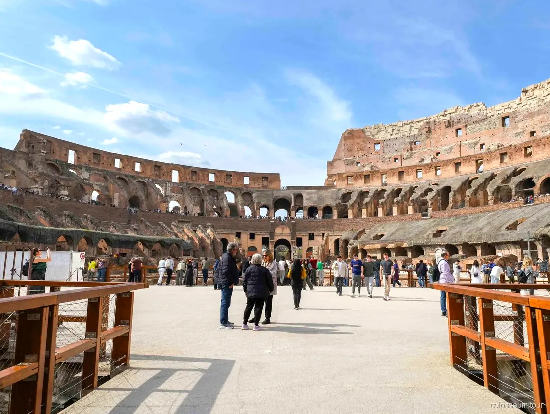 Guida autorizzata nel tour VIP in piccolo gruppo sull'arena del Colosseo