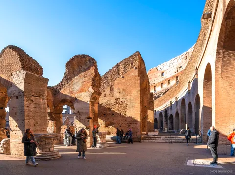 Accesso al piano dell'arena del Colosseo nel tour premium sotterranei