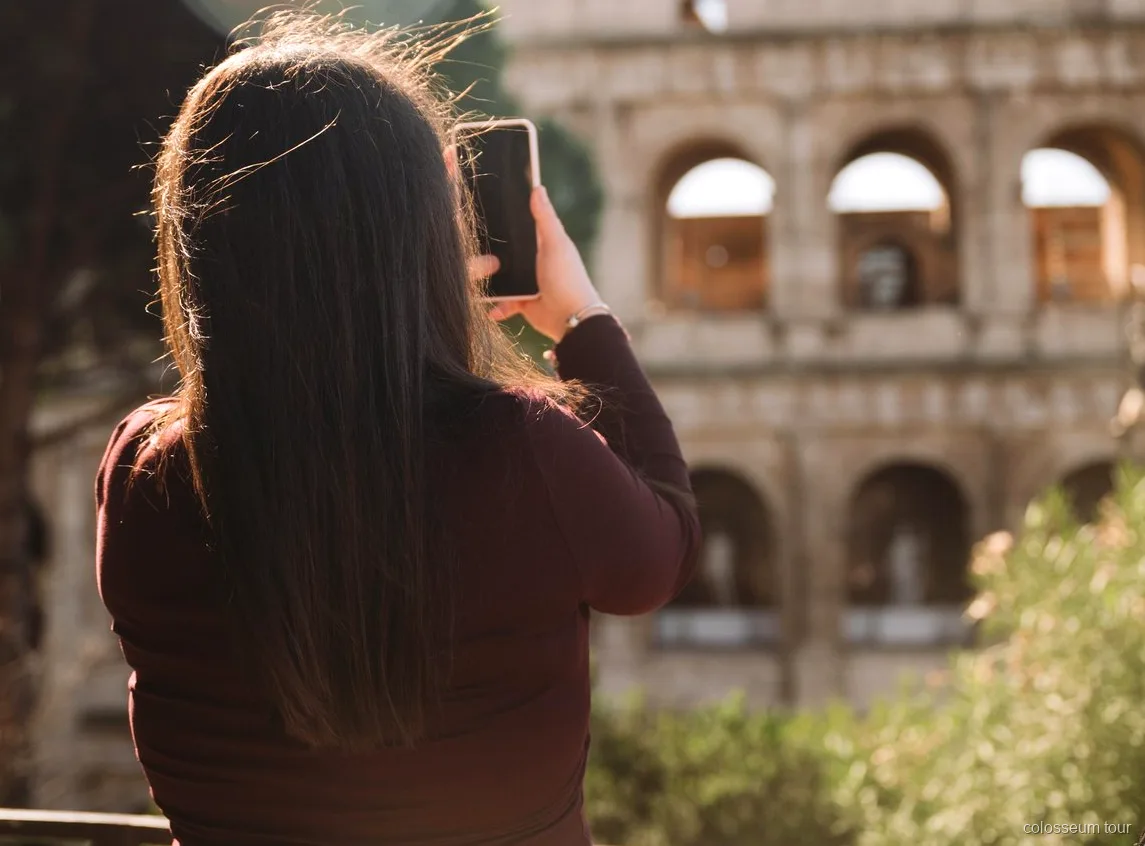 Grupa na wycieczce po Arenie Koloseum, Forum Romanum i Palatynie