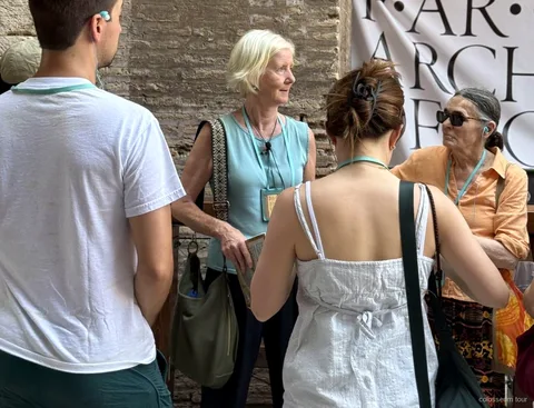Ruínas do Fórum Romano na visita guiada ao Coliseu, Fórum e Monte Palatino