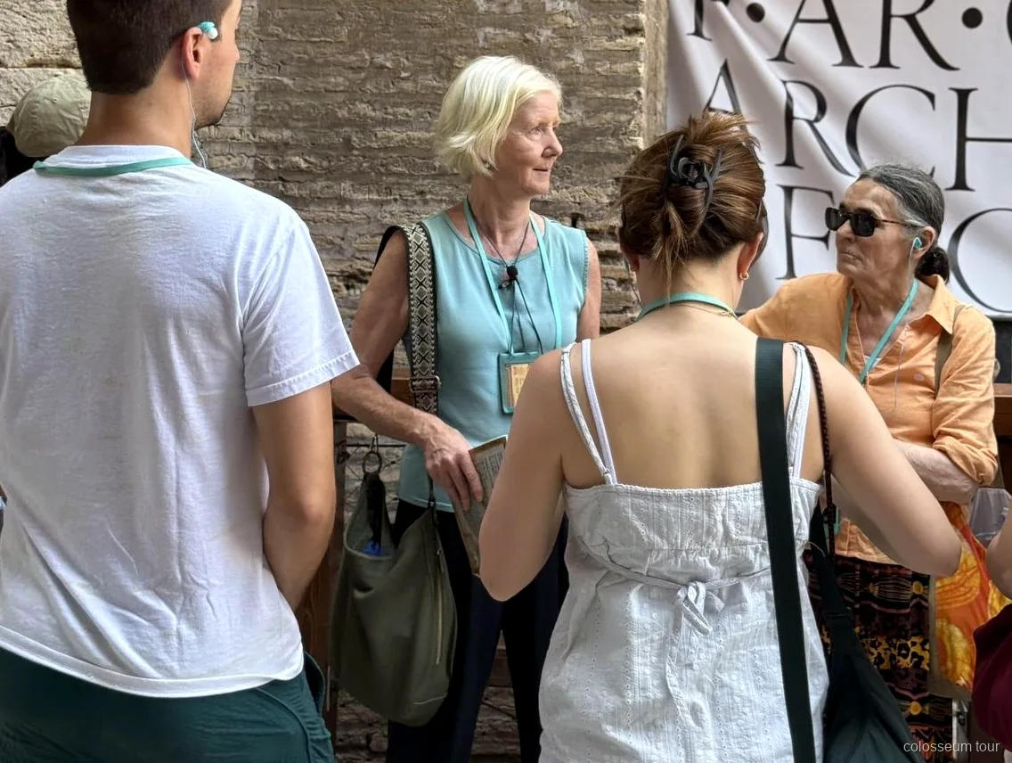 Ruinerna av Romerska Forum på den guidade Colosseum-turen