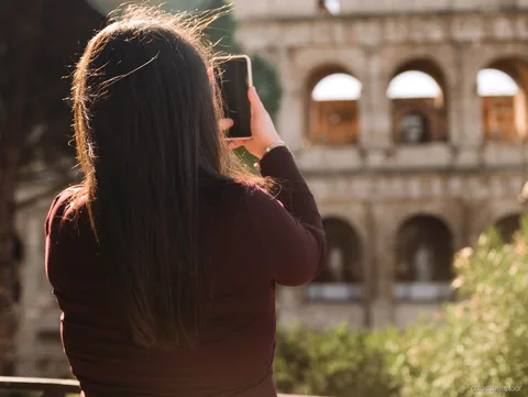 Grup del tour del pis de l'arena del Colosseum amb Fòrum Romà i Turó Palatí