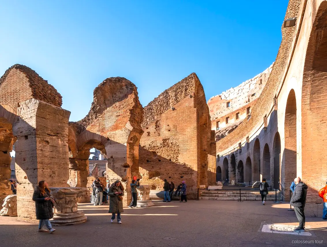 Accés al pis de l'arena en el tour premium del subterrani del Colosseum