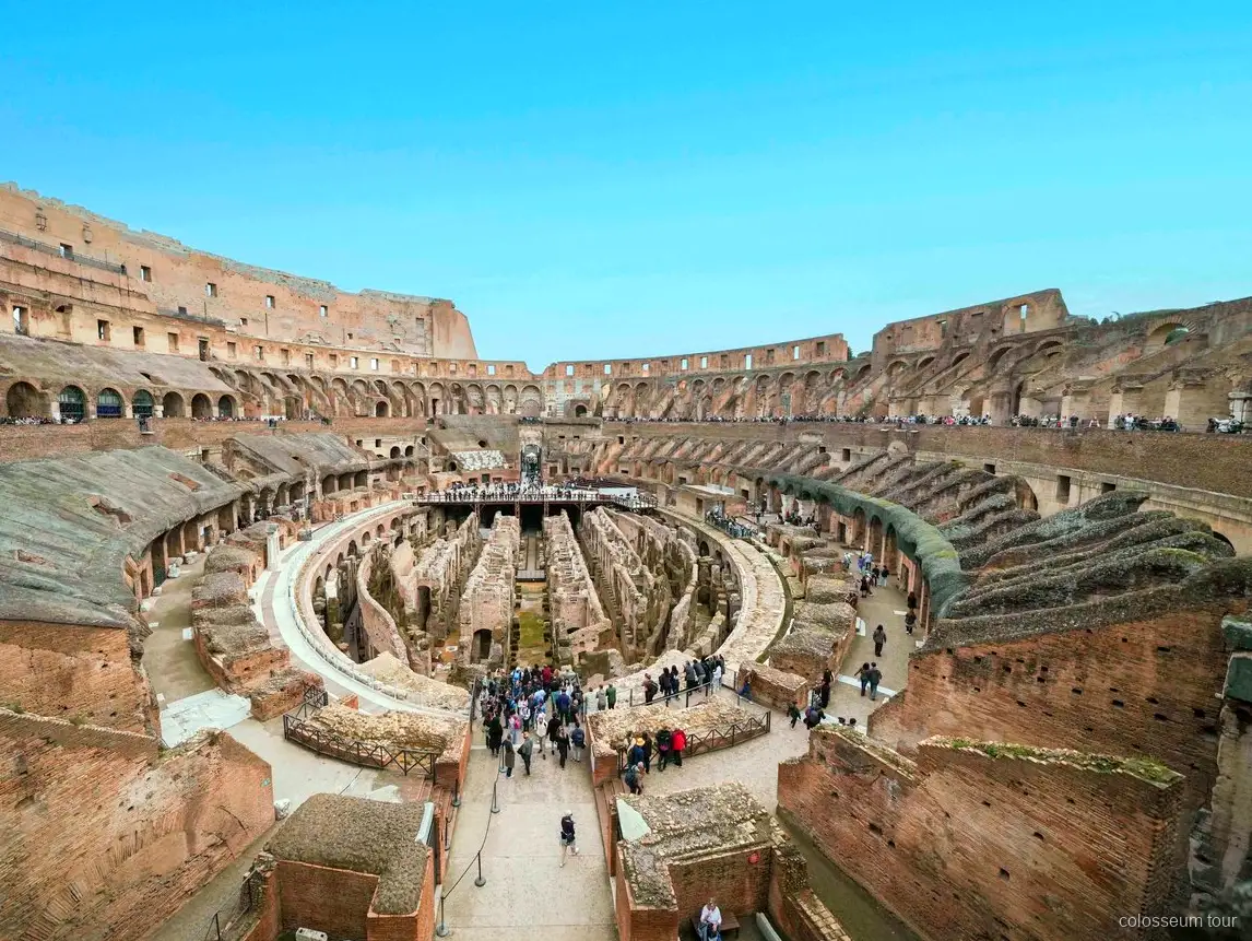 Tour VIP en grupo reducido a la arena del Coliseo con café por la mañana
