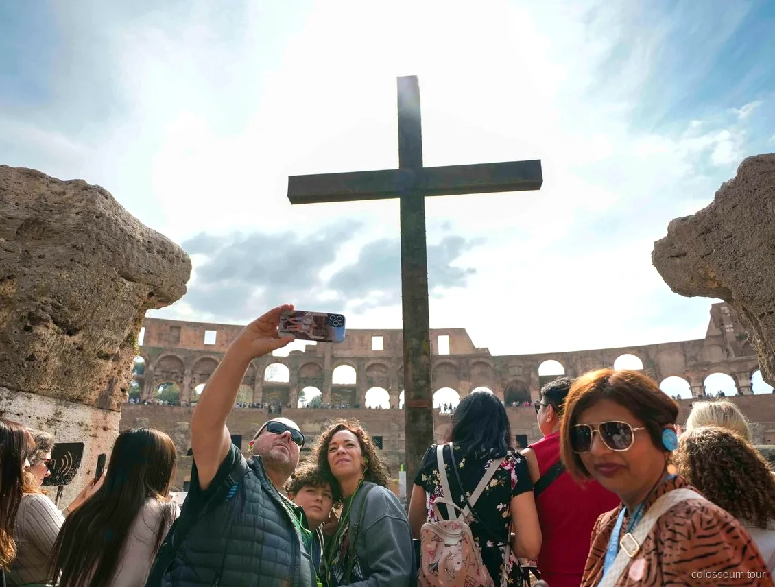 Visita autoguiada al Fòrum Romà després del tour VIP del Colosseum